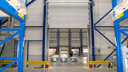 Fireproof sectional door with liquid retention ADR