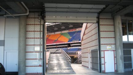 Brandwerende schuifdeur en sectionaalpoort. Getest en gecertfifceerd EI 1 naar de Europese normen.