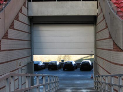 Brandwerende sectionaalpoort / overheaddeur voor parkeergarage