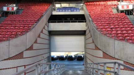 Feuerbeständige Sektionaltore in Stadion Amsterdam, Türen und Tore