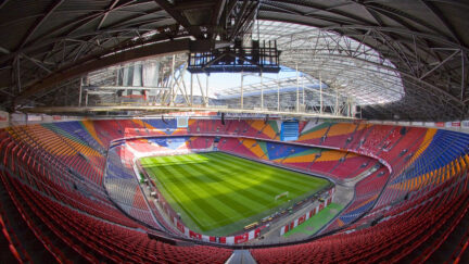 Johan Cruijff ArenA - Vertikale Schiebetüren, Industrietore, Feuerwiderstand in Türen.