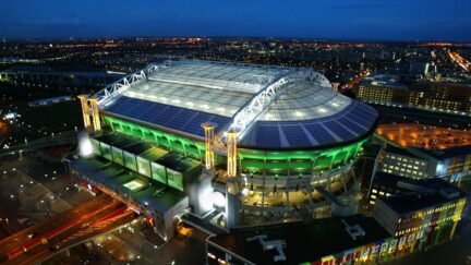Johan Cruijff Arena - Feuerwiderstand in Industrietoren. Zertifizierte EI 1 Schwingtore, Brandschutztüren, Schiebetüren.