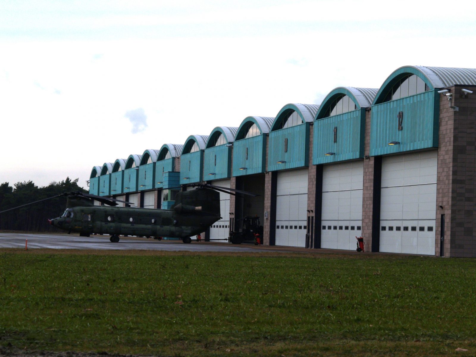 Einbruchhemmende Schwingtore - Sektionale Hangartüren - Anti-Blast, Anti-Diebstahl, Anti-Dieb