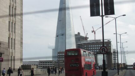 Antriebssysteme und Spezialtore - Spezielle Türtechnik - The Shard London - Integration in die Fassade