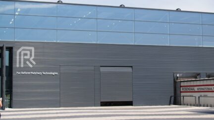 Komplette Integration in die Fassade - Rundlauftor