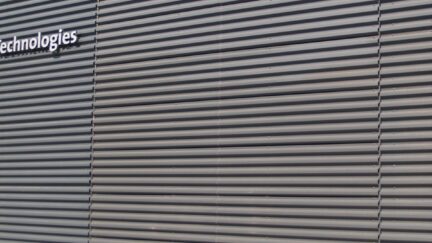 Schiebetor als Fassadenelement