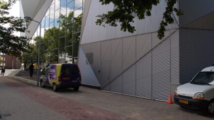 Poppodium en concerthal deuren - onzichtbare schuifdeur - akoestiek