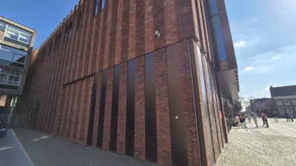 Akustische Tore, die um die Ecke gleiten