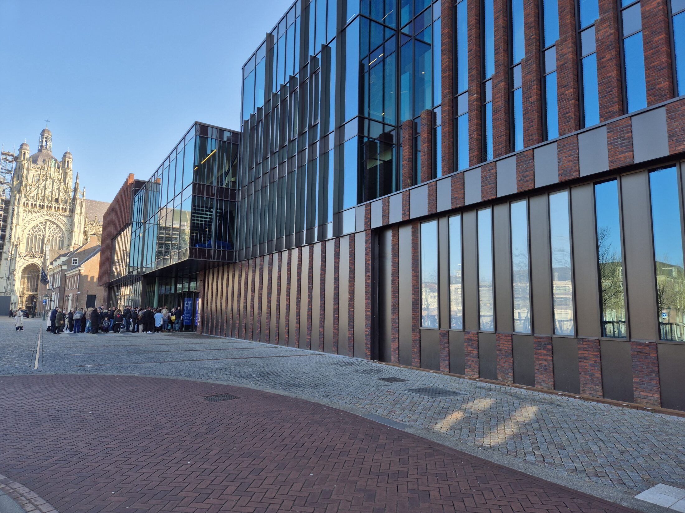 Akustische Spezialtore mit Schalldämmung