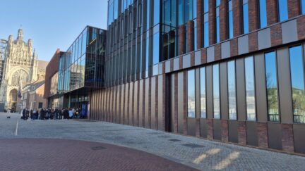 Akustische Spezialtore mit Schalldämmung